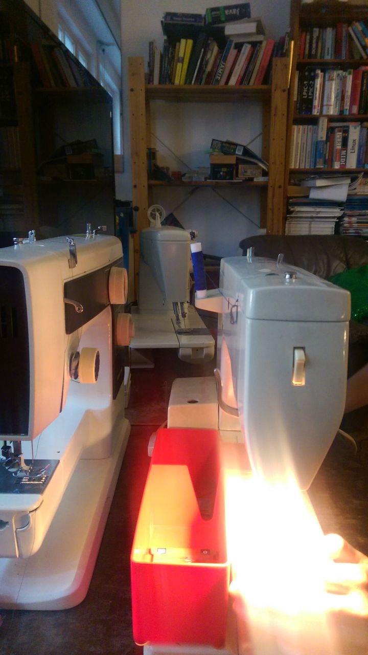 3 Nähmaschinen im CCCFr fürs Nähcafe