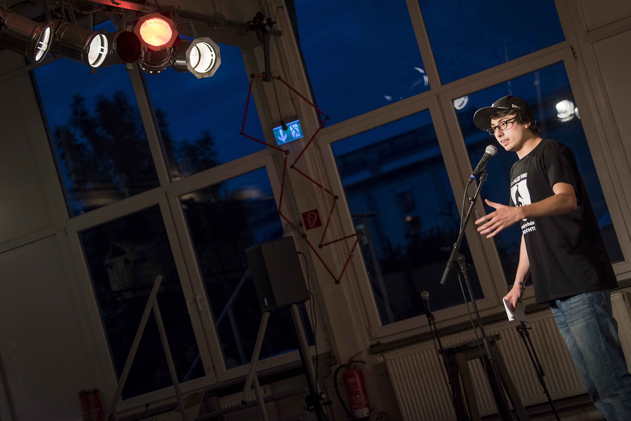 Moderator Sergio Schmidt