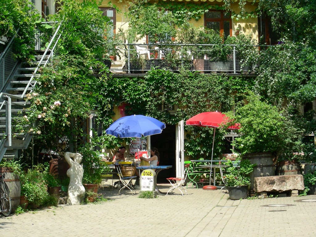 Strandcafe, Blick vom Grether Innenhof auf die Sonnenterasse
