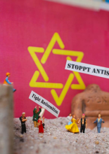 Titelmotiv: Rosaly Magg