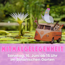 Eine Basstaube sitzt auf einem VW-Bus, aus dessen Fenstern Pinsel und Stifte ragen. Der Bus fährt über ein mit Seerosen bedecktes Gewässer.